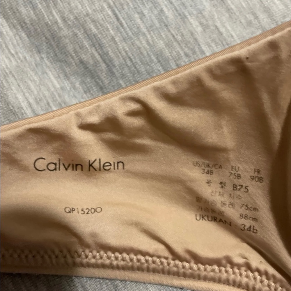 Calvin Klein - Picture 3 of 4
